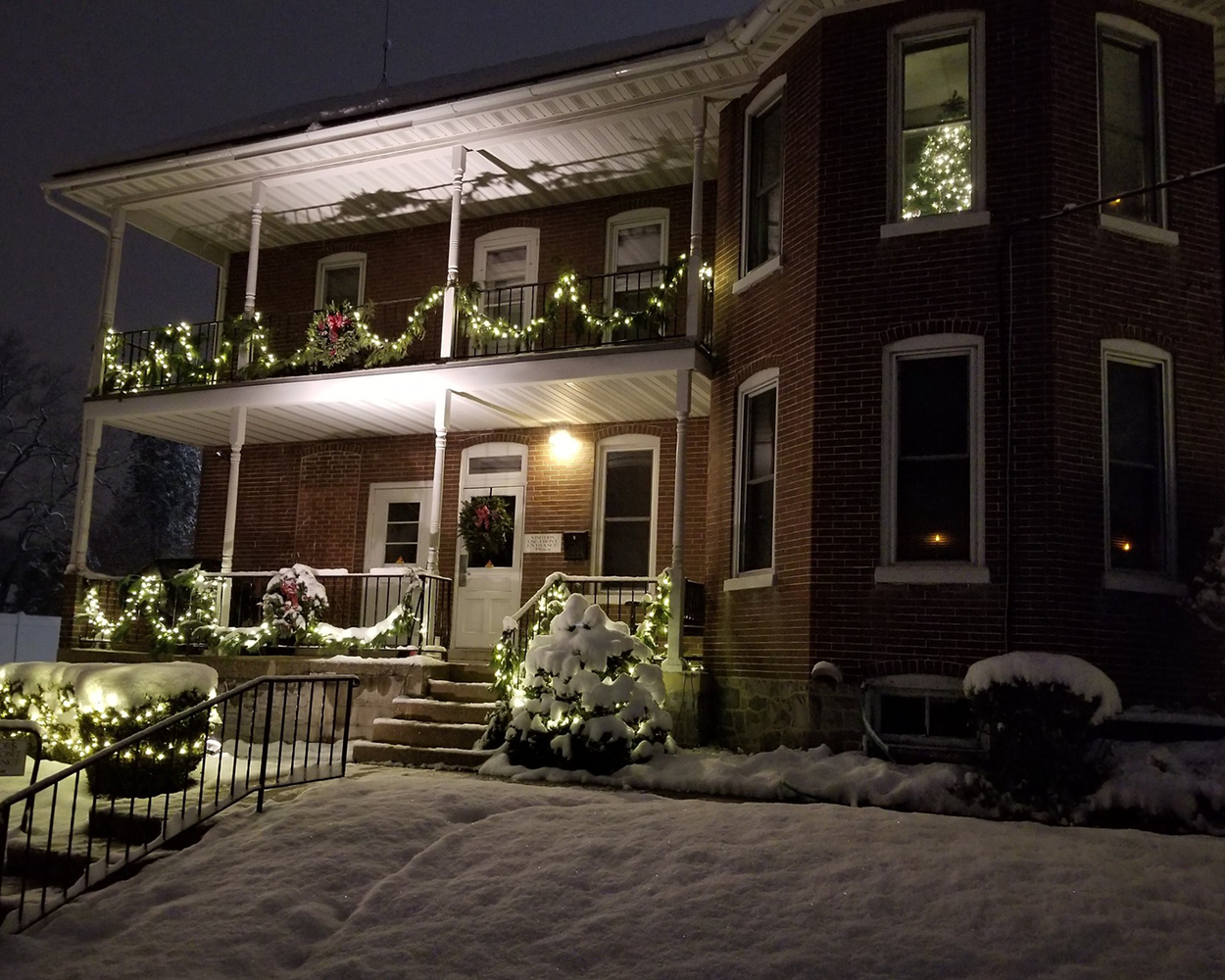 Exterior of Pet Pantry of Lancaster County during Light The Way event